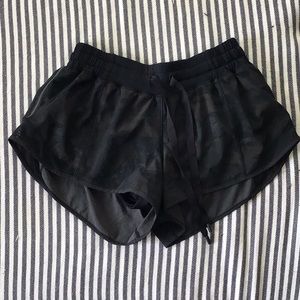 NWOT Lululemon Hotty Hot Short BLACK CAMO Size 6